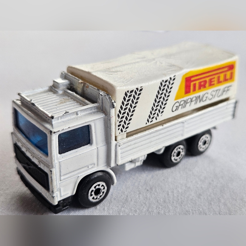Volvo Tilt Lorry Pirelli Gripping Stuff 1984 Vtg Matchbox Diecast Toy Car
